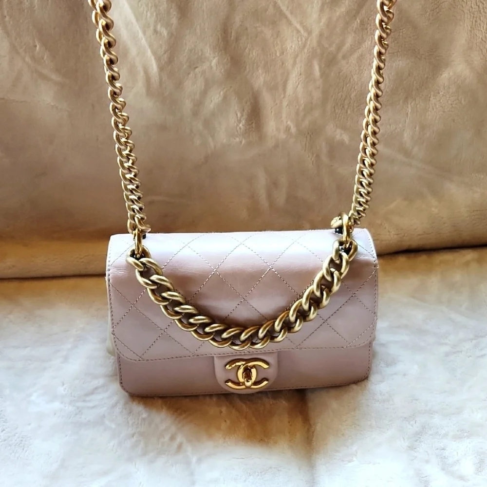 CHANEL‎ Blush Pink Flap Quilted Shoulder Bag with Gold Chain